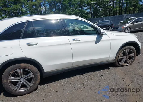 2017 Mercedes-Benz Glc 300 4Matic z USA, uszkodzony, nr VIN WDC0G4KB4HF176795